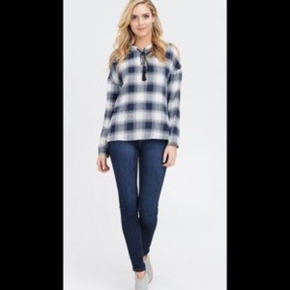 Cold shoulderâplaidâhoodedâtop - Picture 6 of 7